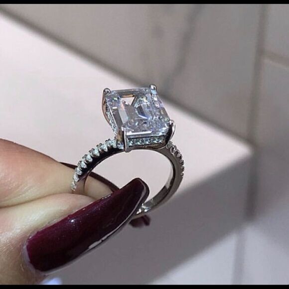 Beautiful 2ct Halo CZ Diamond Ring Size 7 - Picture 4 of 4